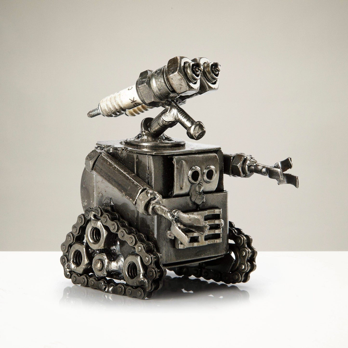 Wall-E mini sculpture detail