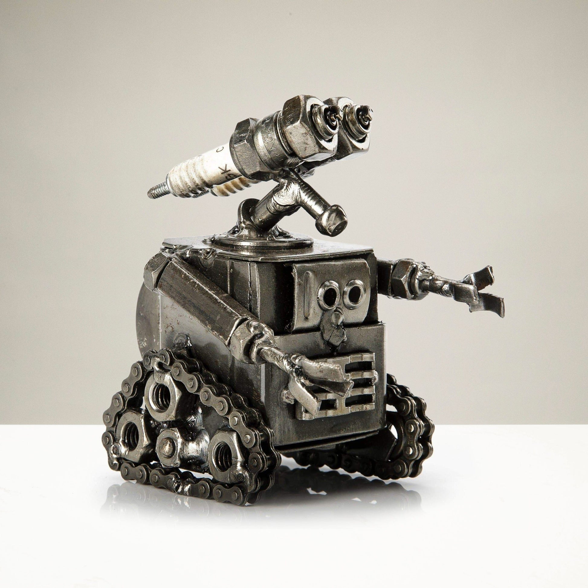 Wall-E mini sculpture detail