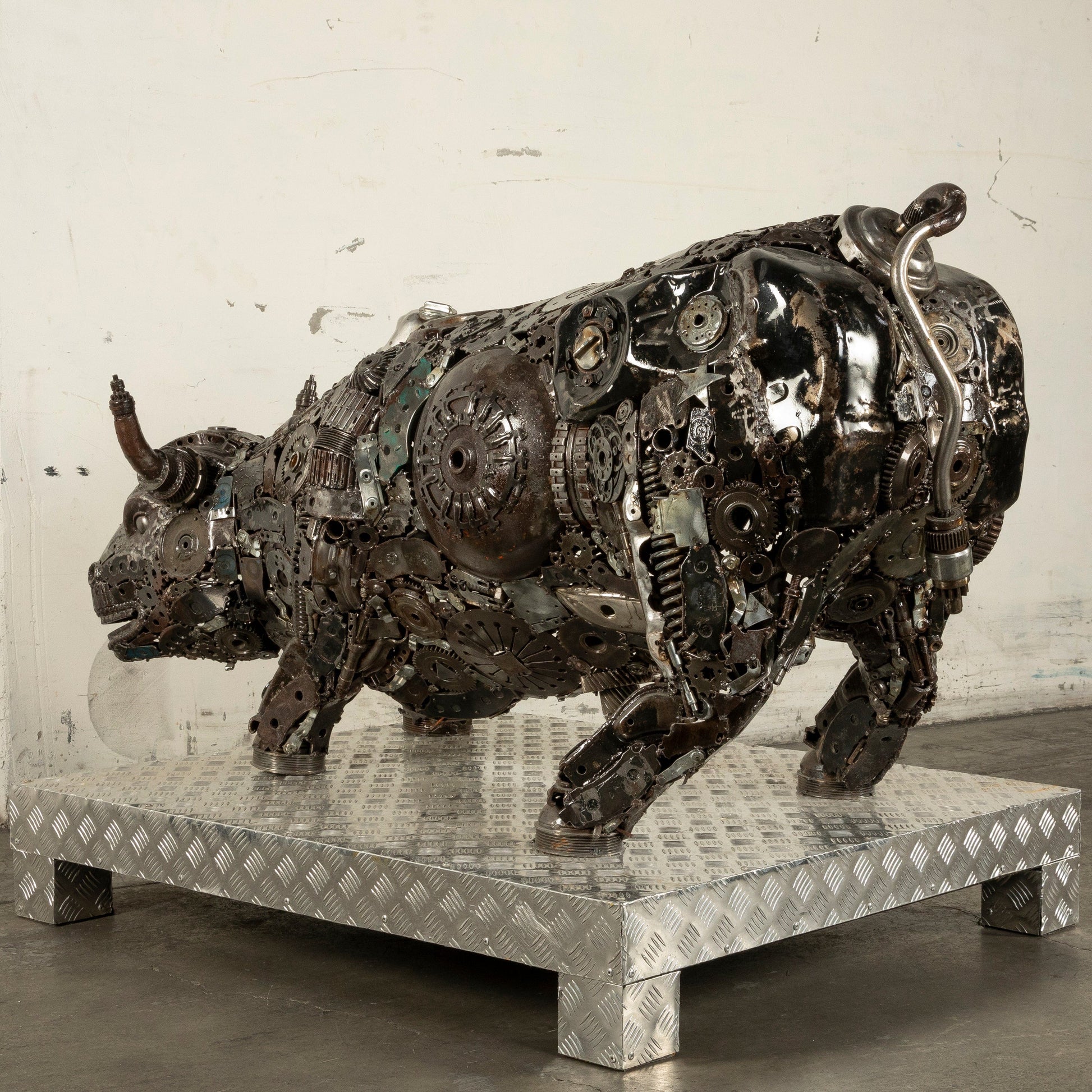 Wall Street bull sculpture side view
