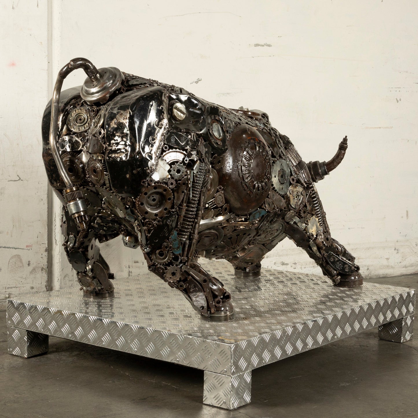 Wall Street bull sculpture rear view
