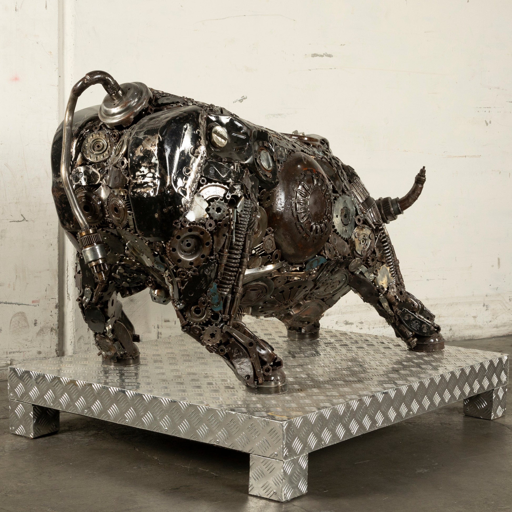 Wall Street bull sculpture rear view