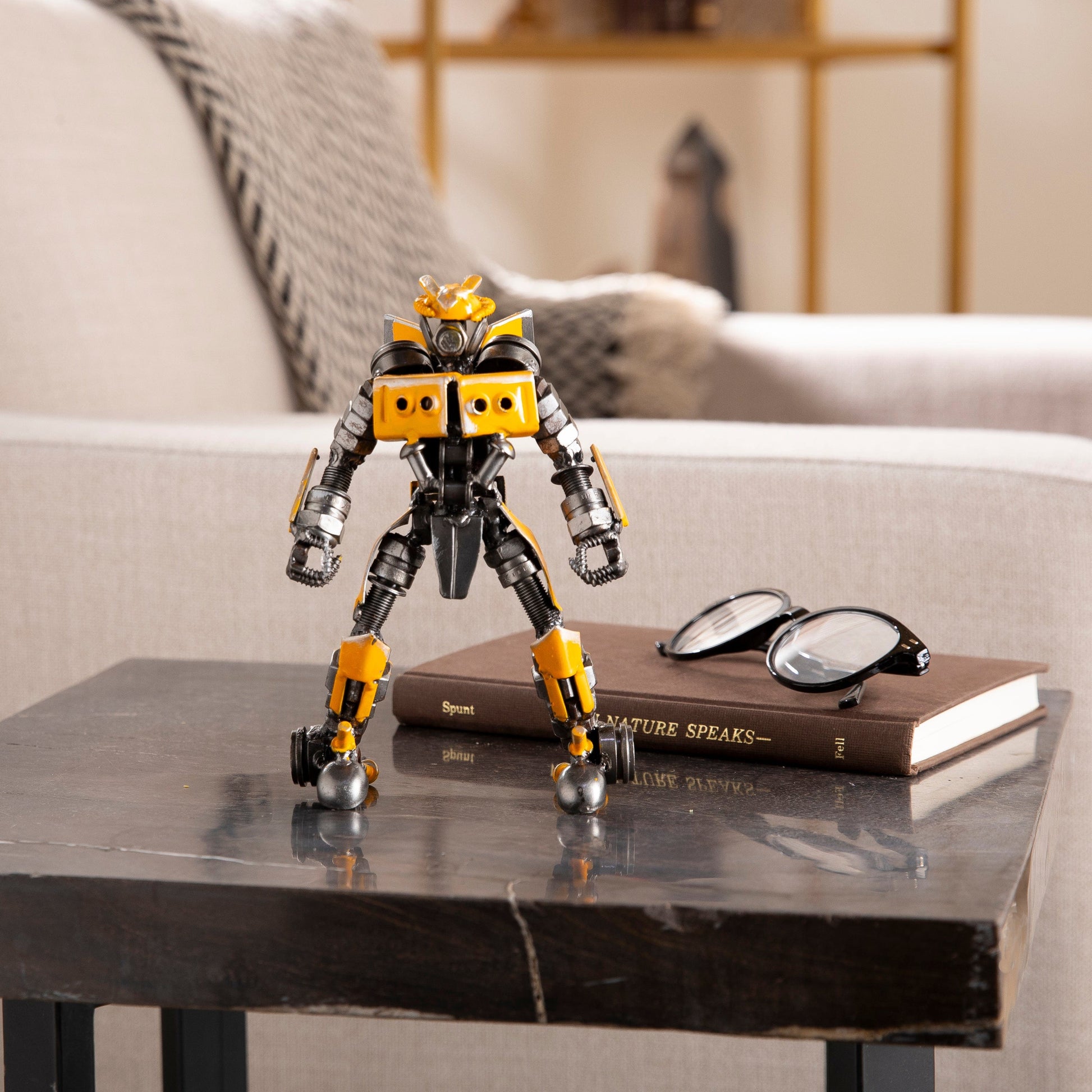 7 inch Bumblebee sculpture detail