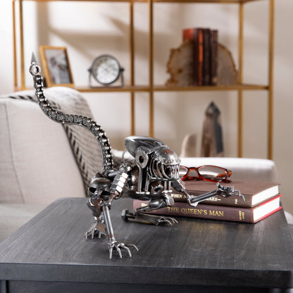 Alien crouched 6.5 inch front view