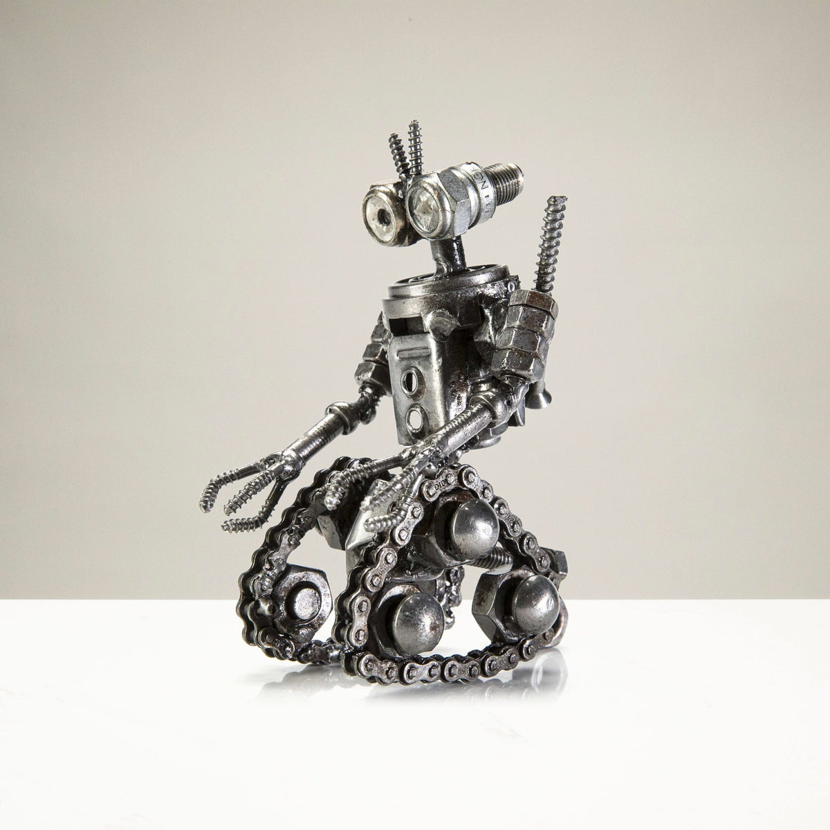 Johnny-5 metal sculpture tread detail — Vault 88