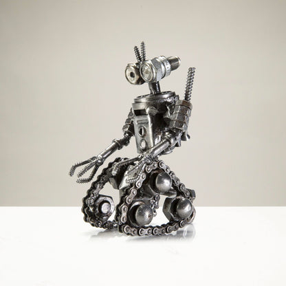 Johnny-5 metal sculpture tread detail — Vault 88