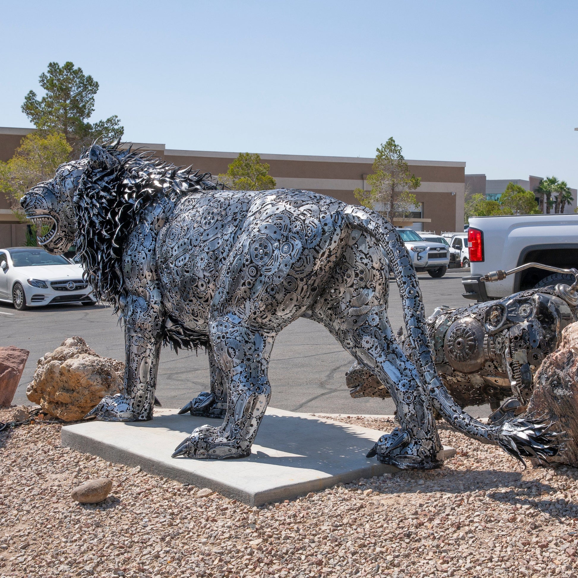Roaring Lion sculpture weld detail